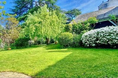 Maison - 257 m² - 9 pièces