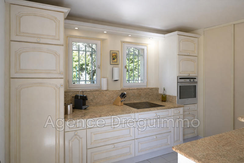 Maison - 218 m² - 6 pièces