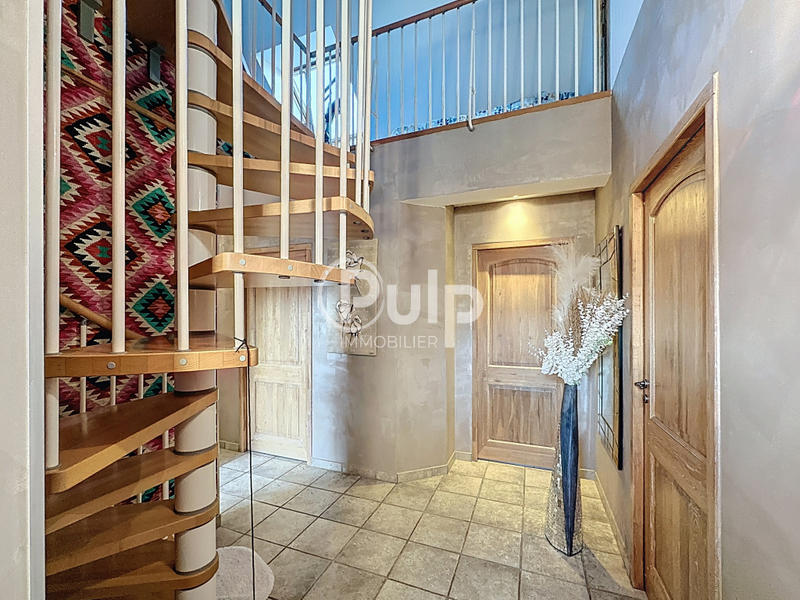 Demeure - 260 m² - 8 pièces