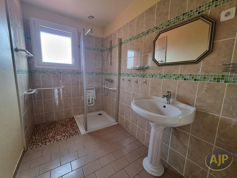 Maison - 80 m² - 5 pièces