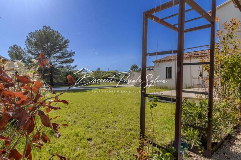 Maison - 180 m² - 7 pièces