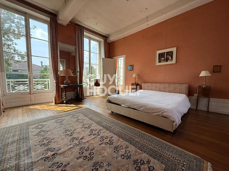 Maison - 229 m² - 9 pièces