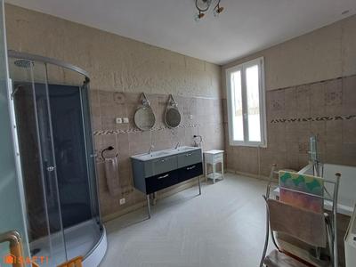 Maison - 226 m² - 7 pièces