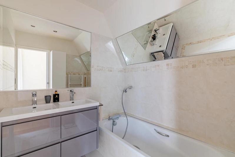 Maison - 200 m² - 7 pièces