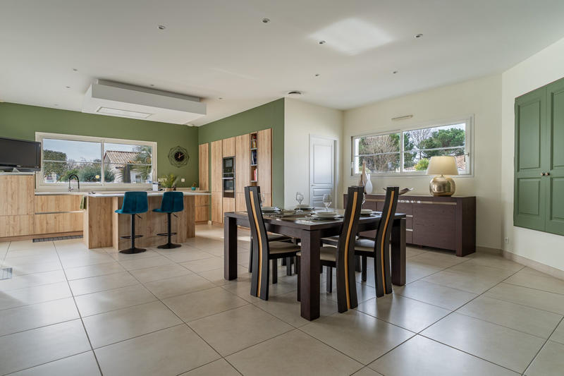 Maison - 180 m² - 6 pièces