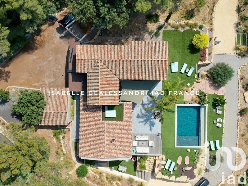 Maison - 340 m² - 10 pièces