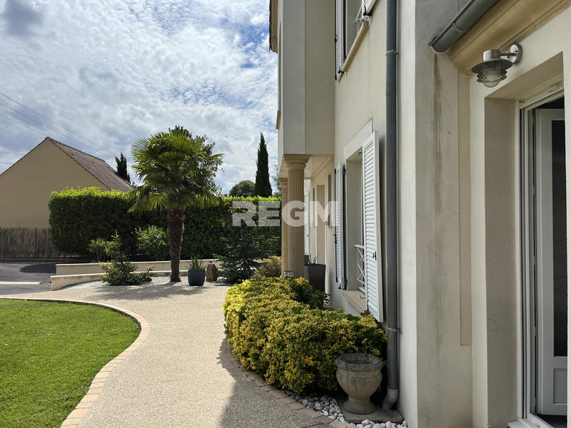 Maison - 215 m² - 8 pièces