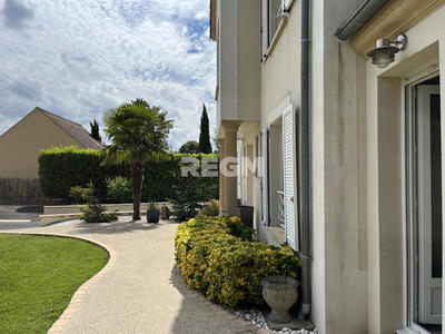 Maison - 215 m² - 8 pièces