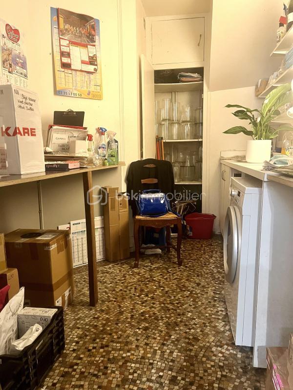 Local commercial - 150 m² - 6 pièces