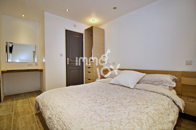 Maison - 229 m² - 7 pièces