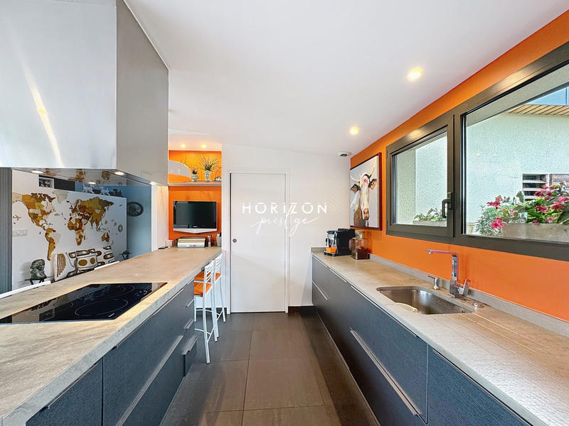 Maison contemporaine - 247 m² - 8 pièces