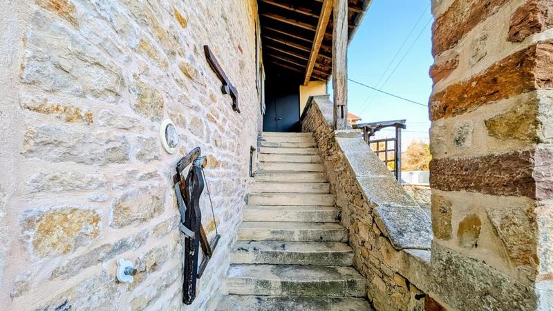 Maison en pierre - 413 m² - 8 pièces