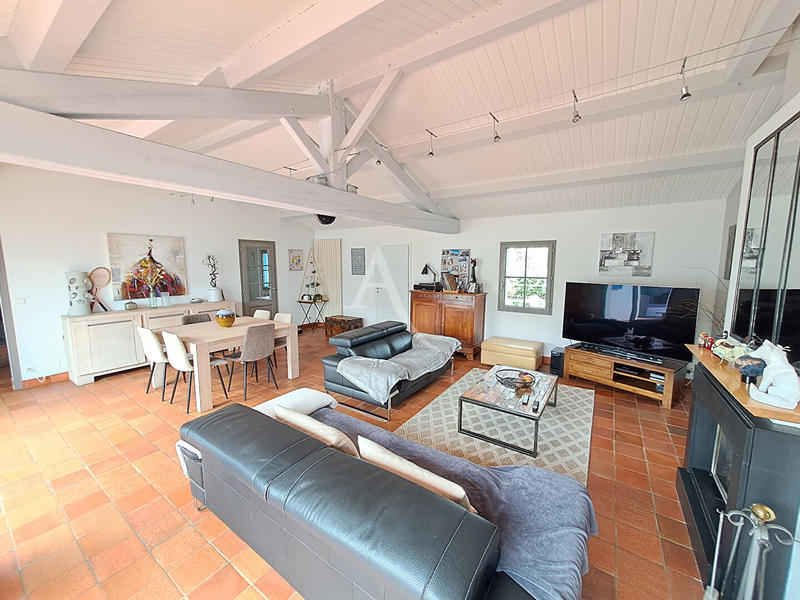 Maison - 223 m² - 7 pièces