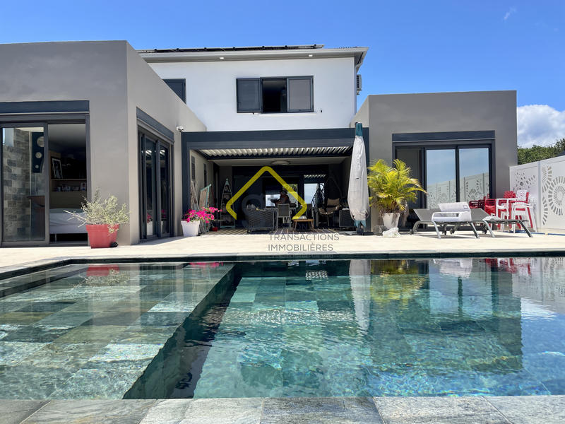 Maison - 180 m² - 7 pièces