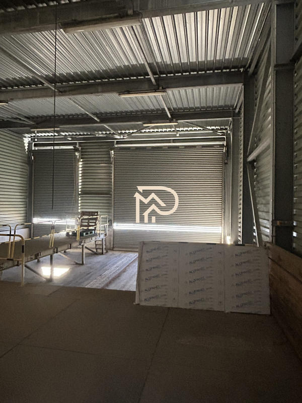 Entrepôt - 3 000 m²