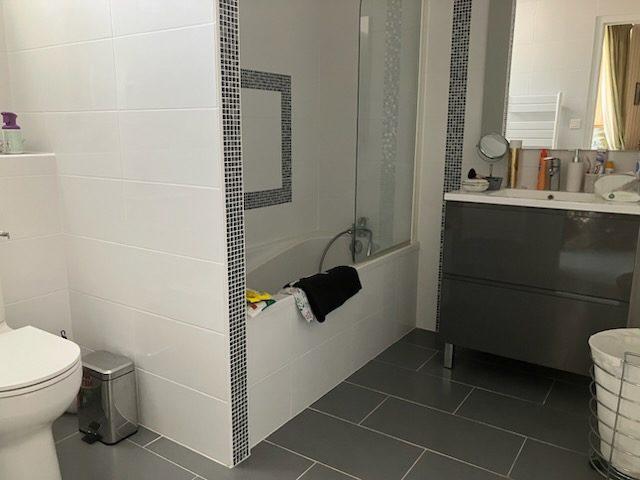 Maison - 221 m² - 8 pièces