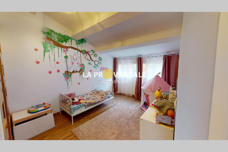 Maison - 200 m² - 7 pièces