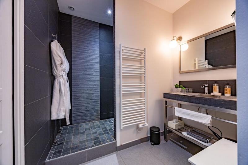 Maison - 245 m² - 7 pièces