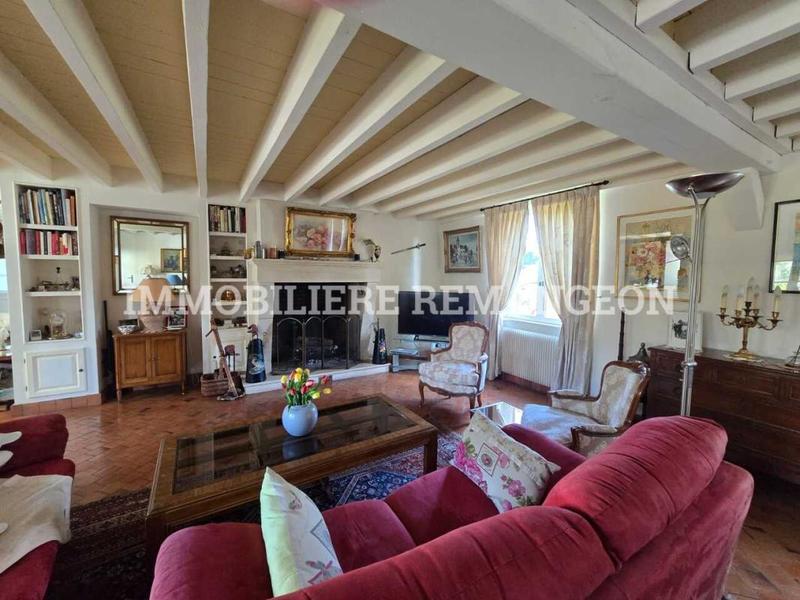 Demeure - 235 m² - 6 pièces