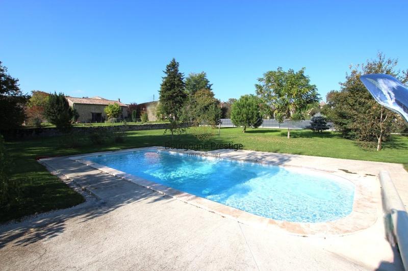 Propriété - 221 m² - 8 pièces