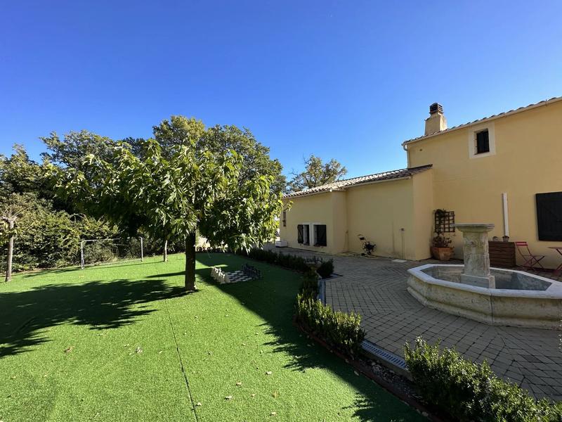 Maison - 221 m² - 6 pièces