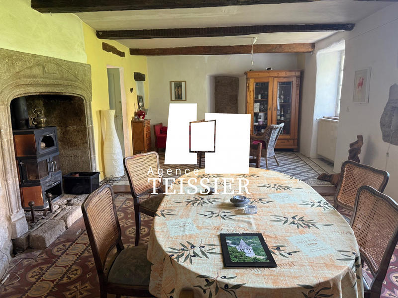 Maison - 216 m² - 12 pièces