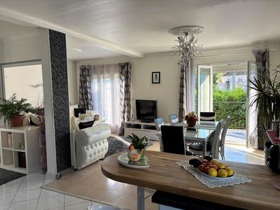 Maison - 122 m² - 5 pièces