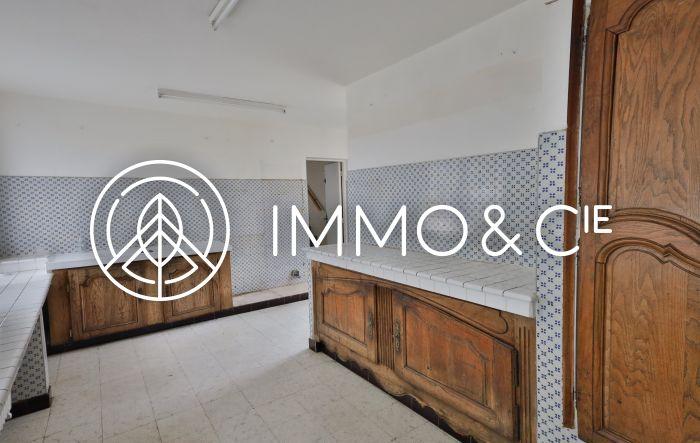 Maison - 260 m² - 6 pièces