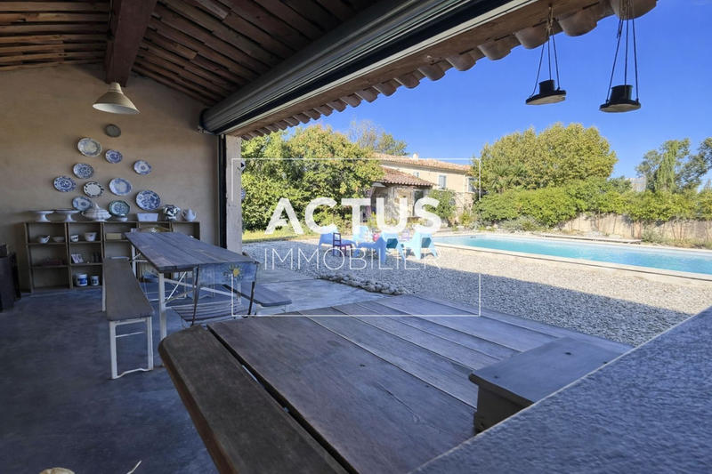 Maison - 220 m² - 7 pièces