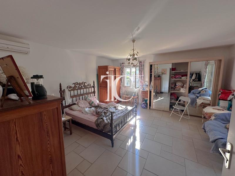 Maison - 245 m² - 8 pièces