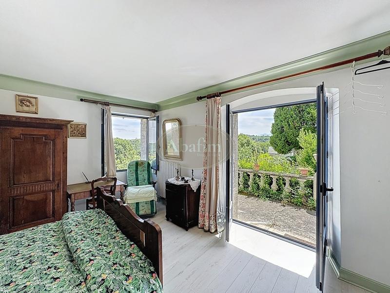 Maison - 217 m² - 7 pièces