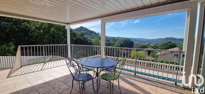 Maison - 206 m² - 8 pièces