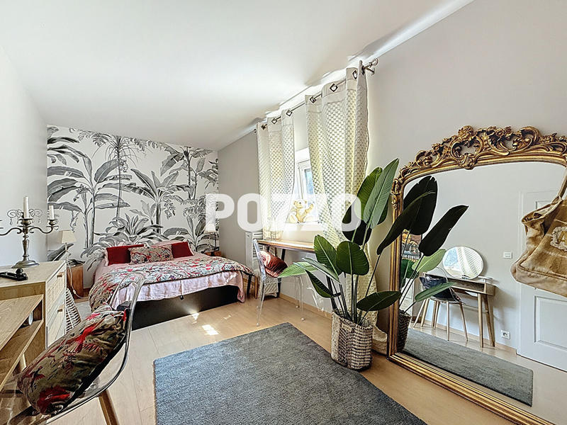 Maison - 220 m² - 8 pièces
