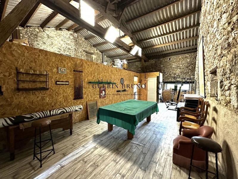 Propriété - 180 m² - 11 pièces