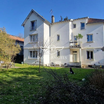 Appartement - 85 m² - 5 pièces