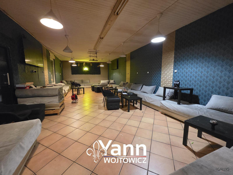 Maison - 350 m² - 11 pièces