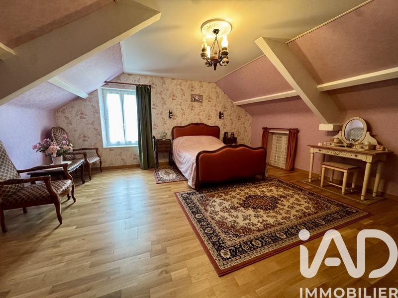 Maison - 216 m² - 7 pièces