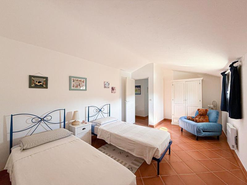 Maison chambre d'hôtes - 545 m² - 18 pièces