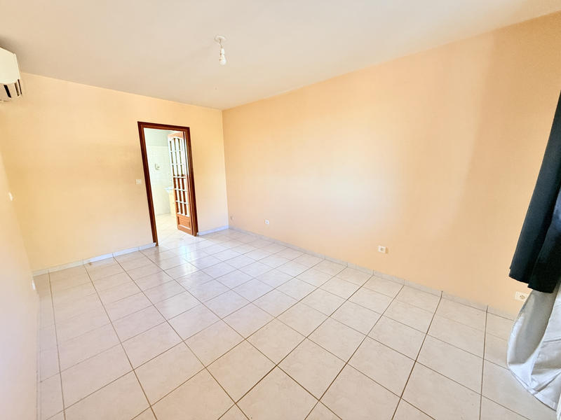 Maison - 230 m² - 8 pièces