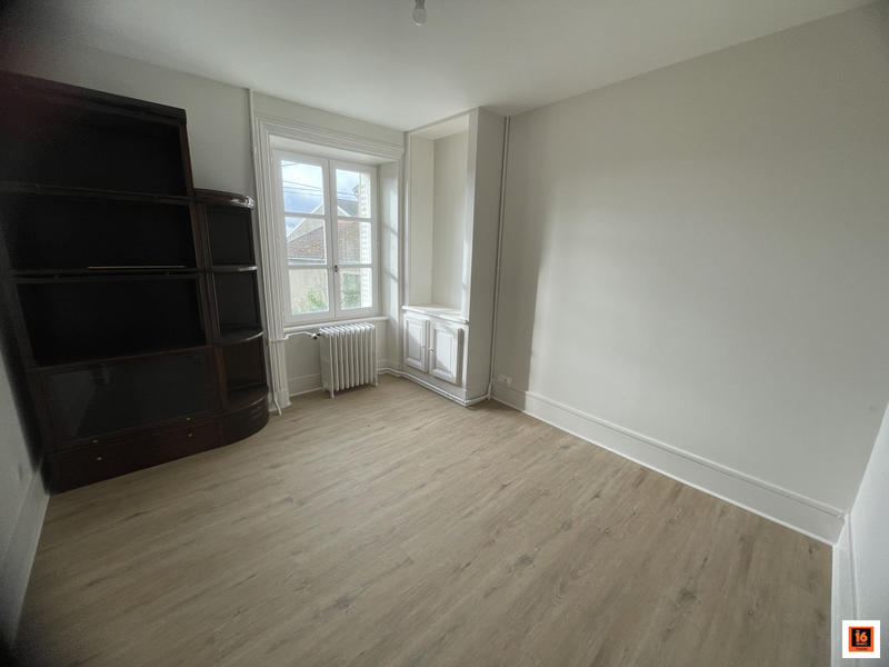 Maison traditionnelle - 90 m² - 6 pièces