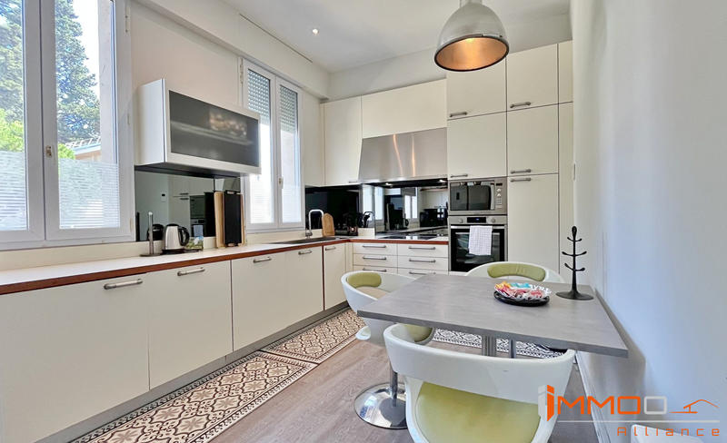 Appartement - 173 m² - 7 pièces