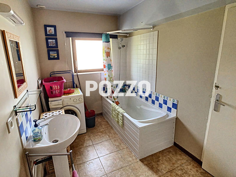 Maison - 230 m² - 8 pièces