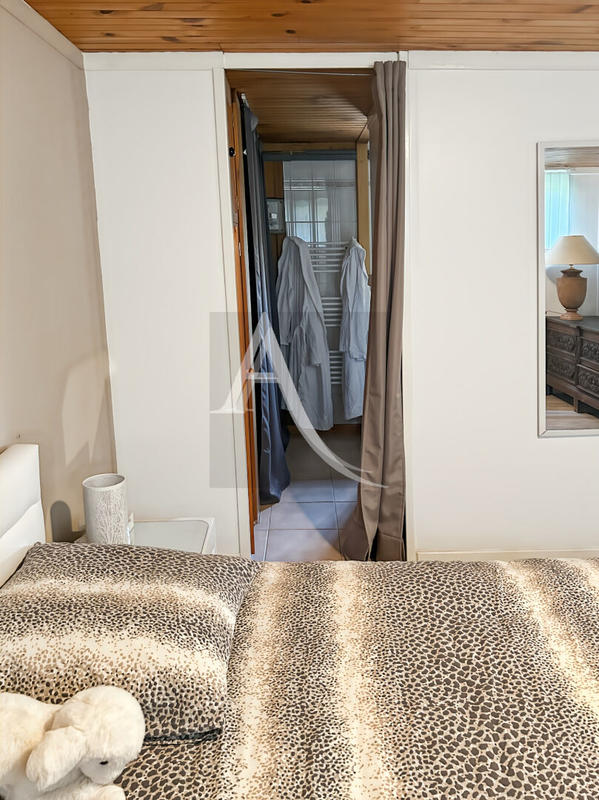 Maison - 230 m² - 8 pièces