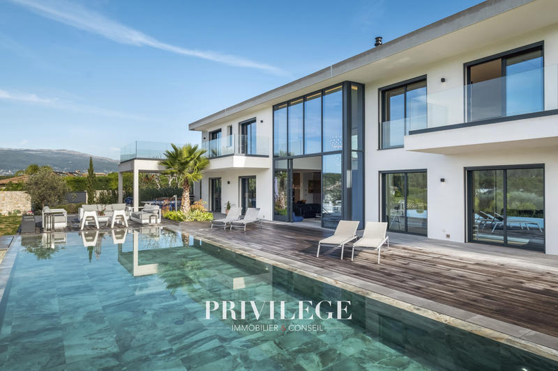 Villa - 340 m² - 8 pièces