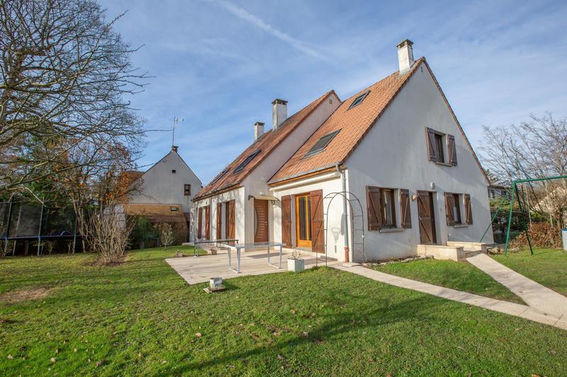 Maison - 261 m² - 9 pièces