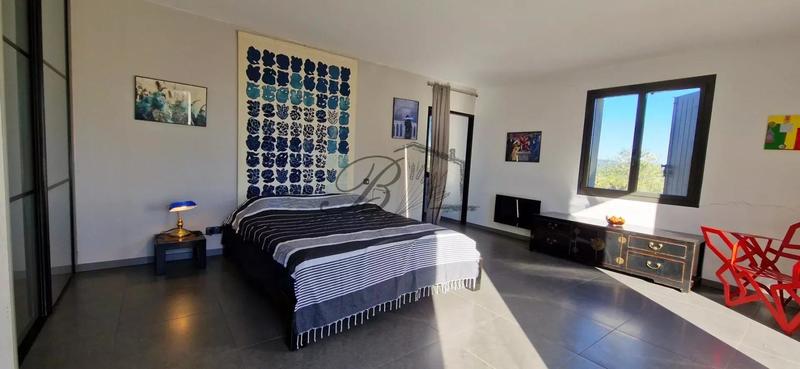 Villa - 250 m² - 5 pièces