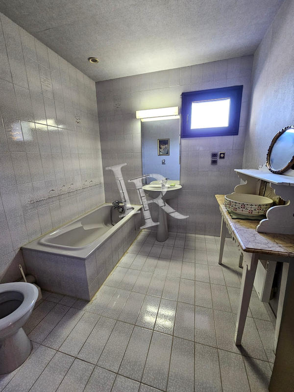 Maison - 286 m² - 8 pièces