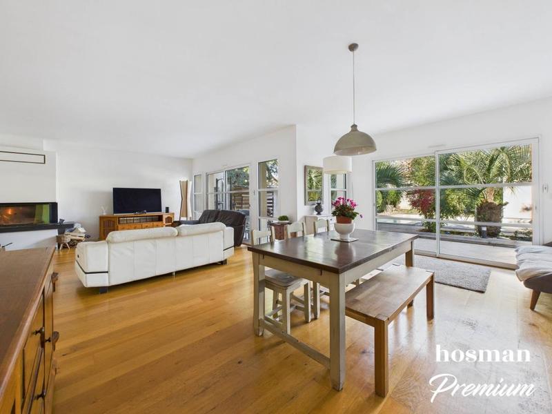 Maison - 220 m² - 6 pièces