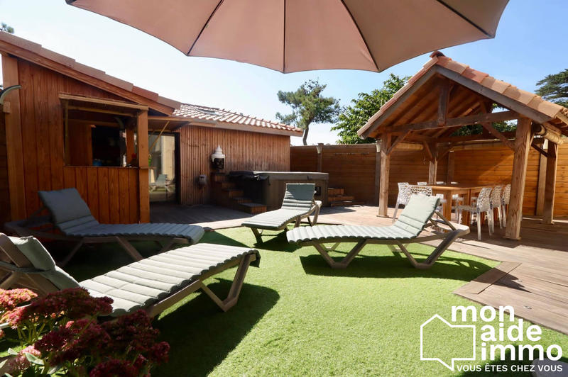 Maison - 220 m² - 6 pièces