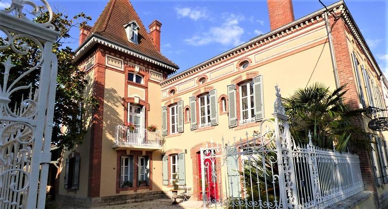 Propriété - 648 m² - 29 pièces